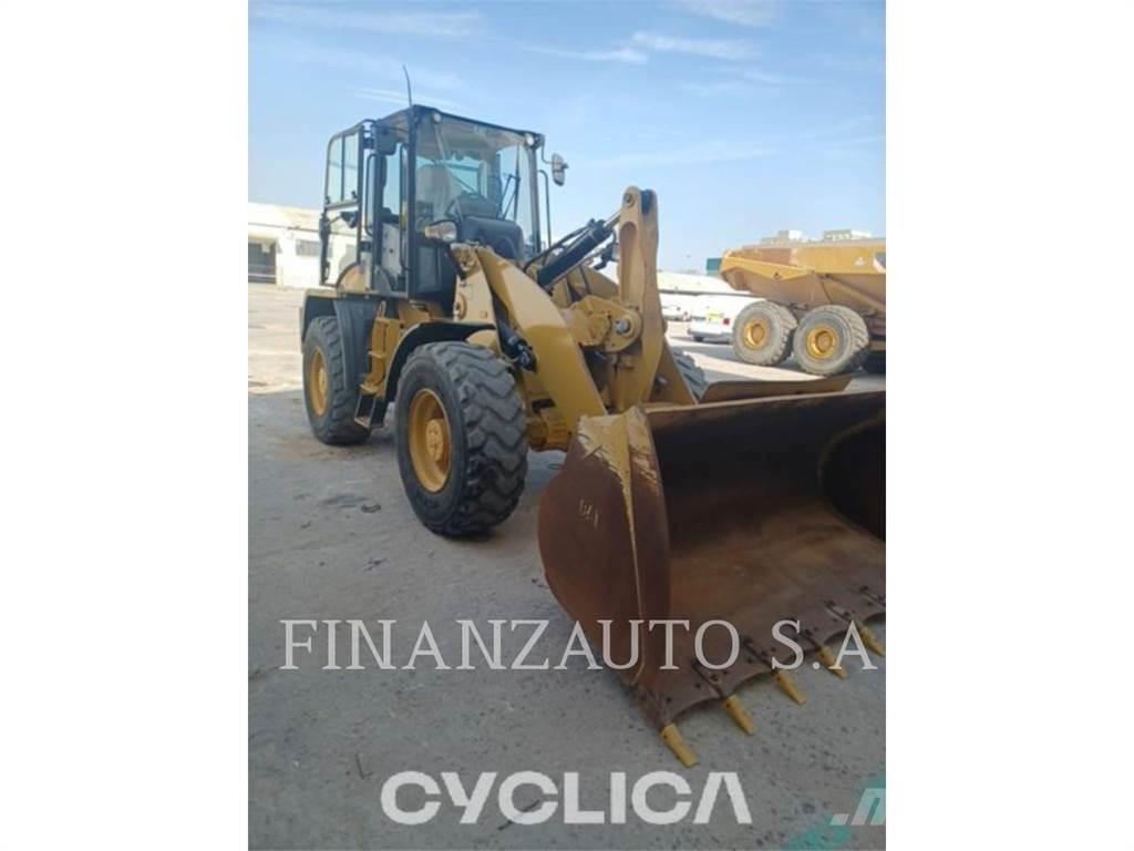 CAT 918M Gumikerekes homlokrakodók