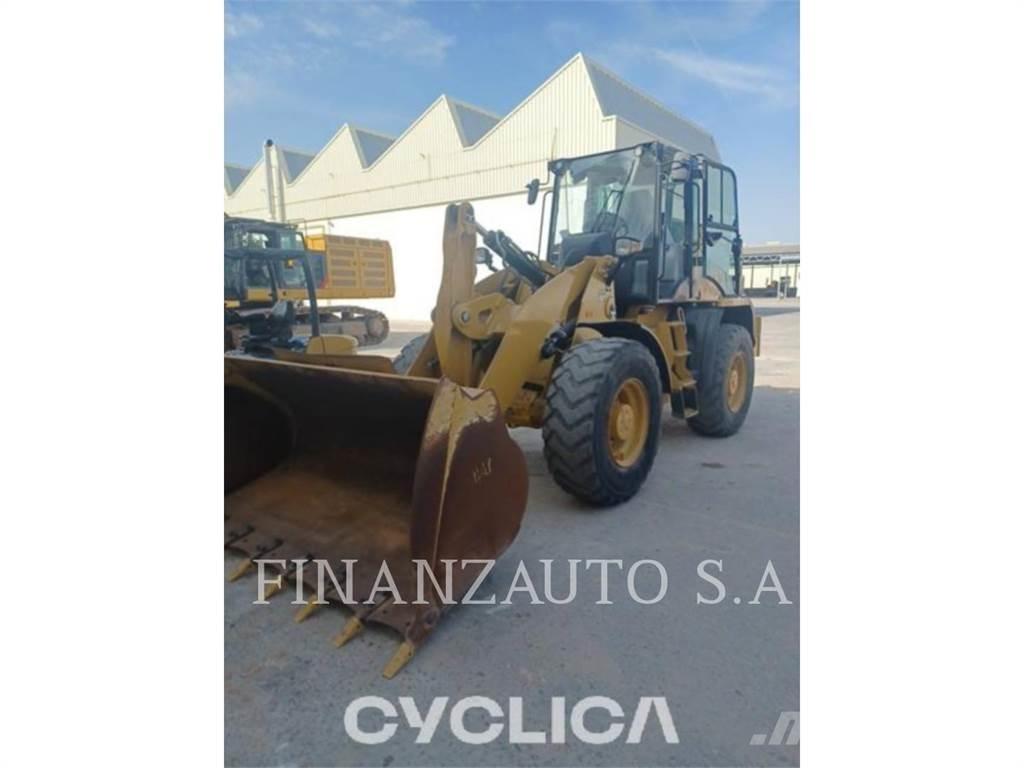 CAT 918M Gumikerekes homlokrakodók