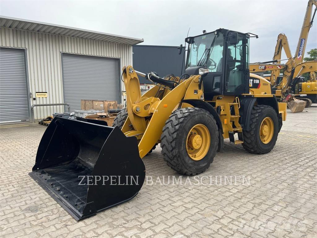 CAT 918M Gumikerekes homlokrakodók