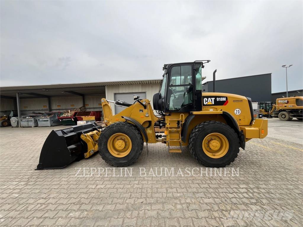 CAT 918M Gumikerekes homlokrakodók