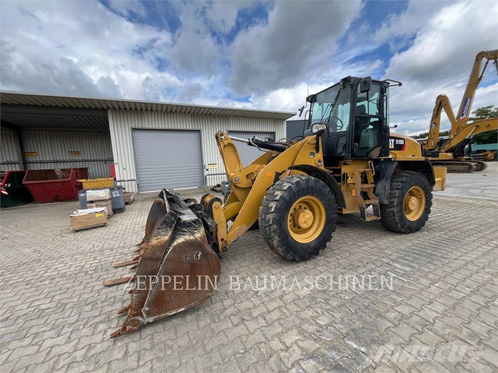 CAT 918M Gumikerekes homlokrakodók