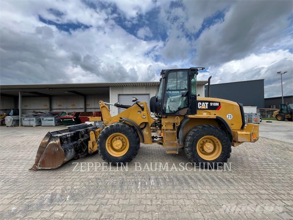 CAT 918M Gumikerekes homlokrakodók
