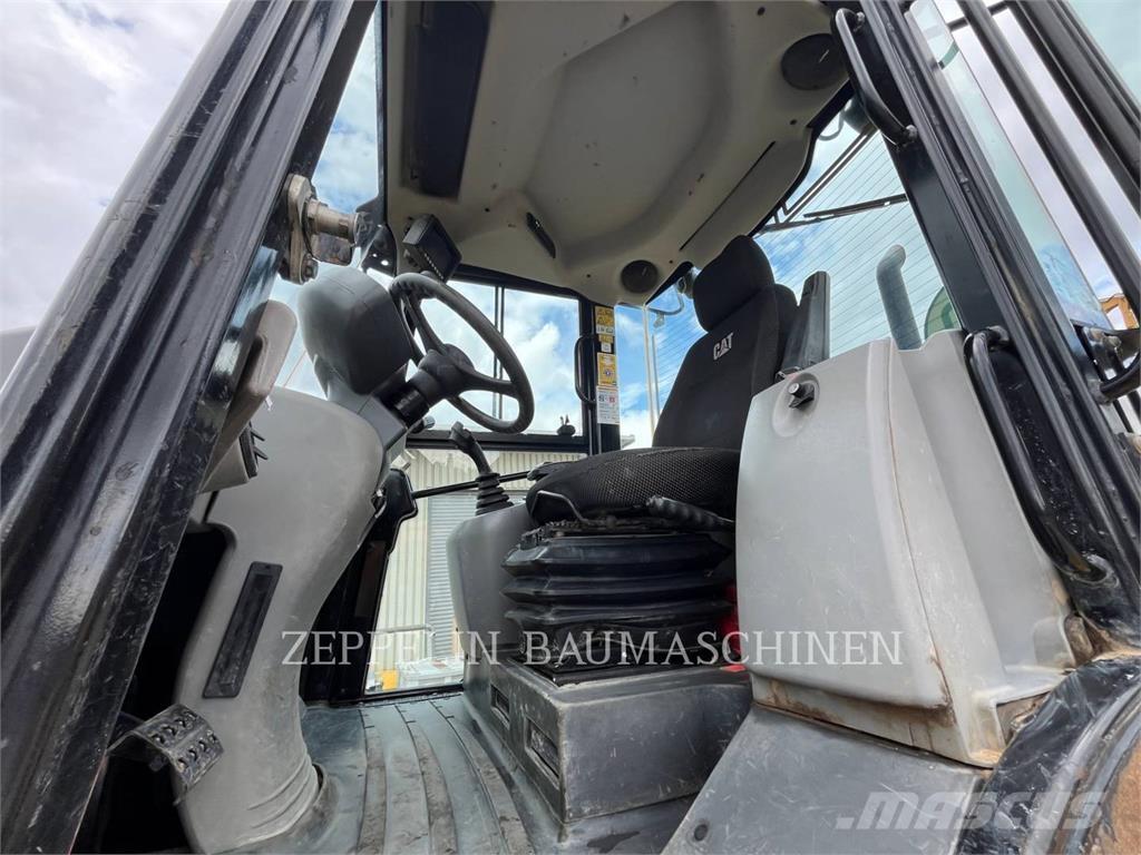 CAT 918M Gumikerekes homlokrakodók