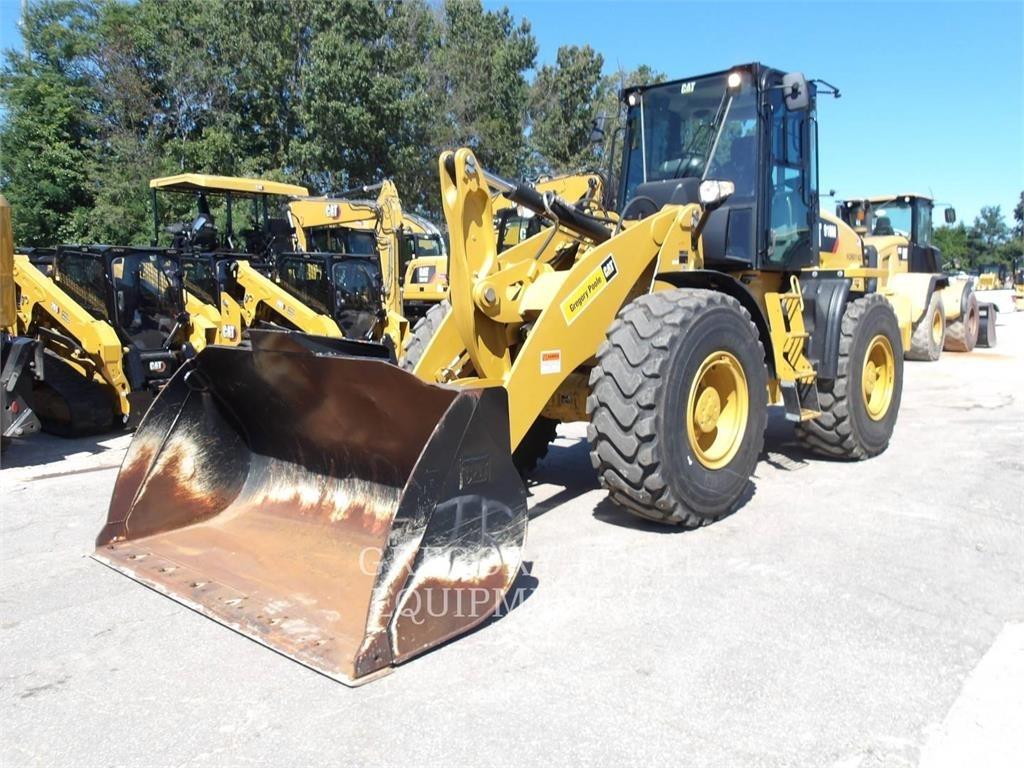 CAT 918M Gumikerekes homlokrakodók