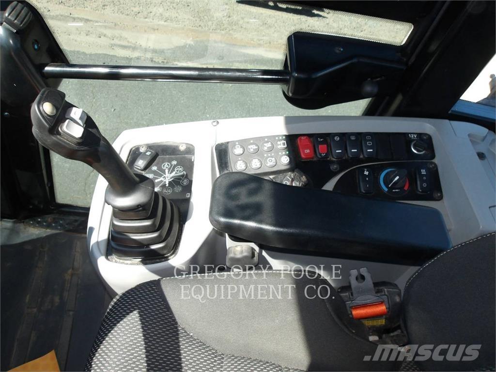 CAT 918M Gumikerekes homlokrakodók