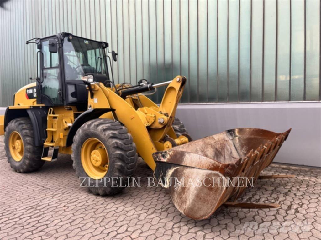 CAT 918M Gumikerekes homlokrakodók