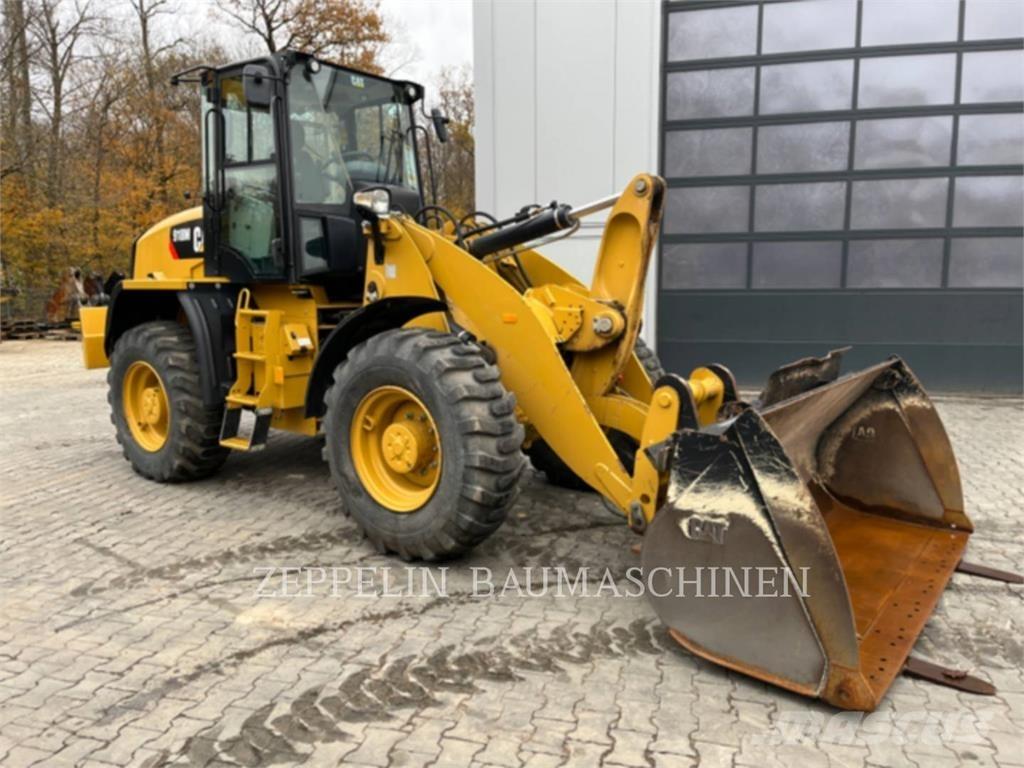 CAT 918M Gumikerekes homlokrakodók