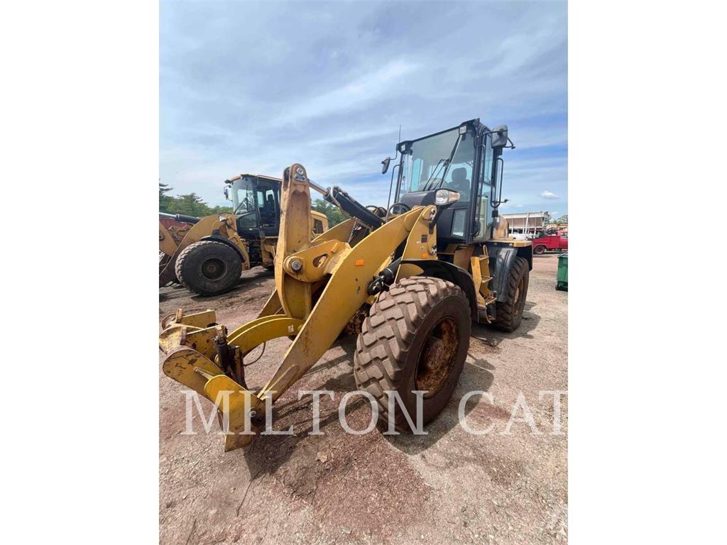 CAT 918M Gumikerekes homlokrakodók