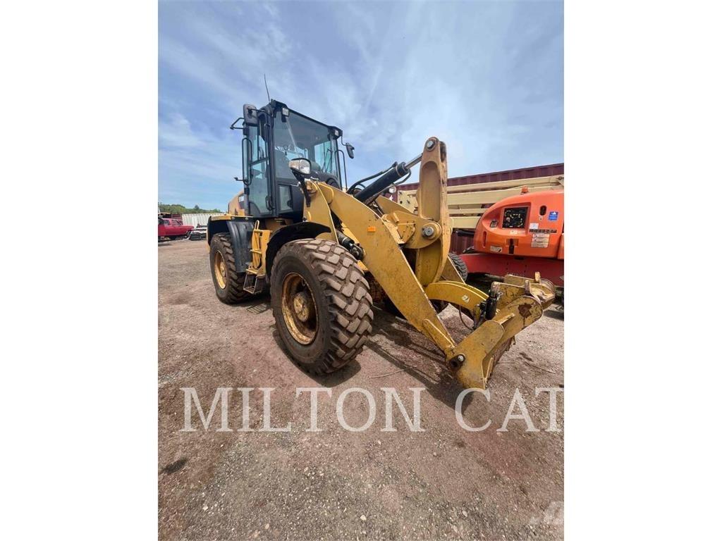 CAT 918M Gumikerekes homlokrakodók