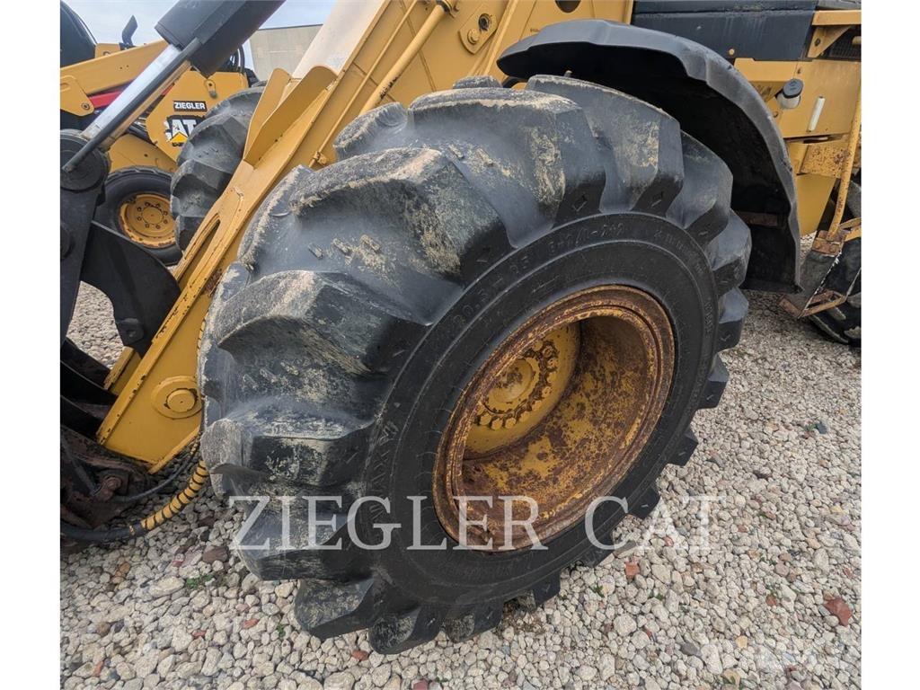 CAT 924G Gumikerekes homlokrakodók