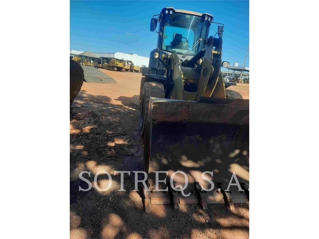 CAT 924K Gumikerekes homlokrakodók