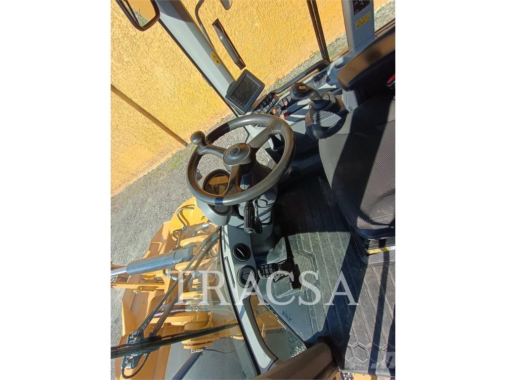 CAT 924K Gumikerekes homlokrakodók