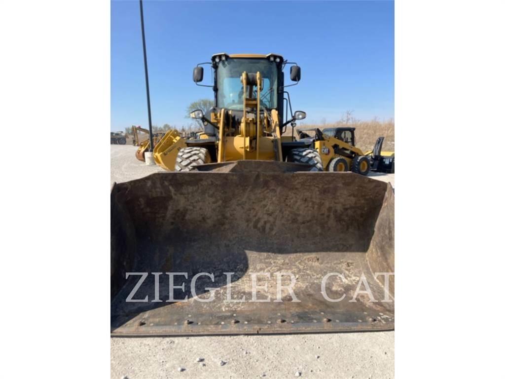 CAT 924K Gumikerekes homlokrakodók
