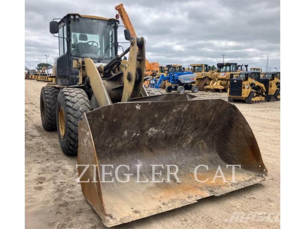 CAT 924K Gumikerekes homlokrakodók