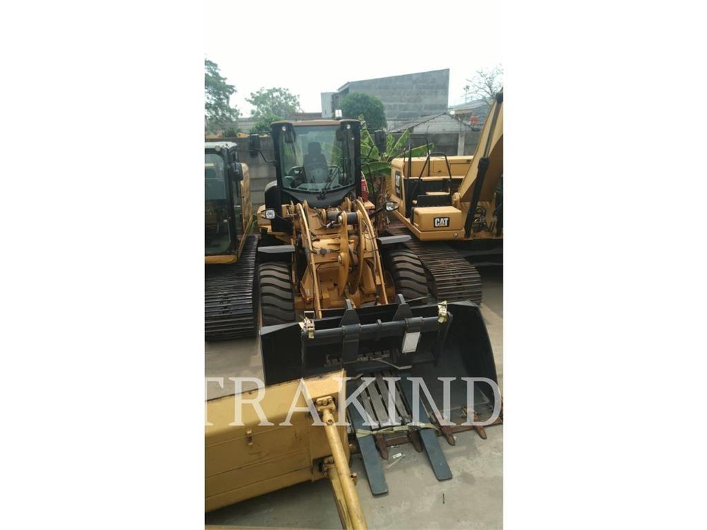 CAT 924K Gumikerekes homlokrakodók