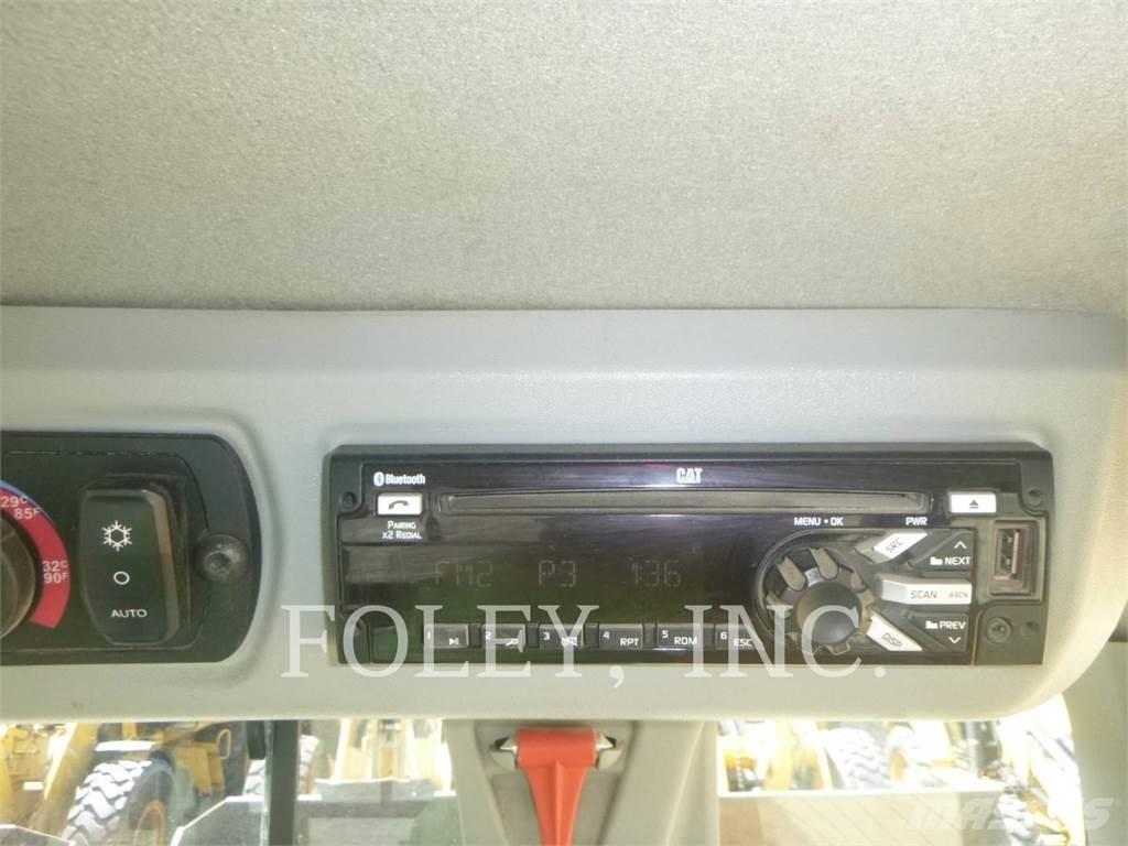 CAT 926M Gumikerekes homlokrakodók