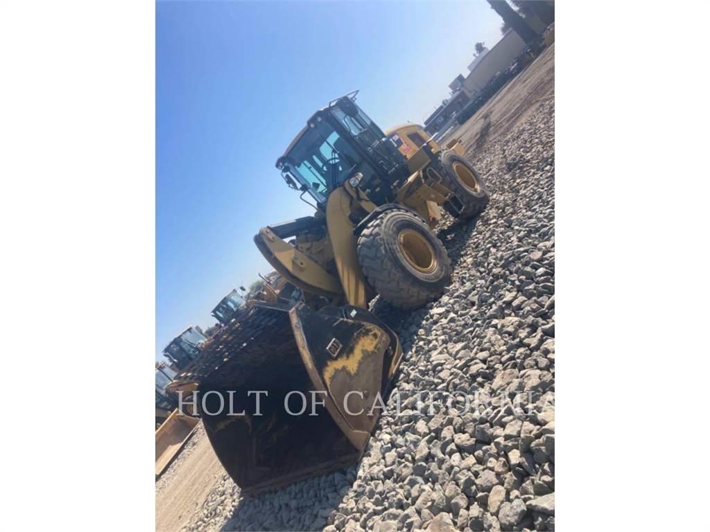 CAT 926M Gumikerekes homlokrakodók