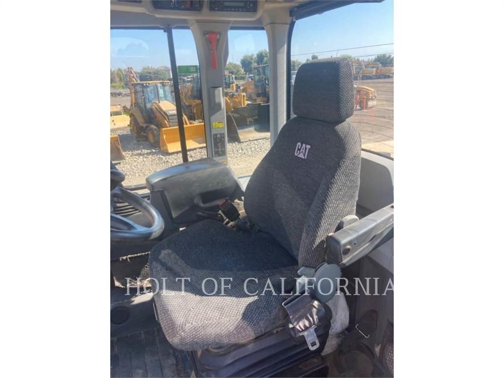 CAT 926M Gumikerekes homlokrakodók