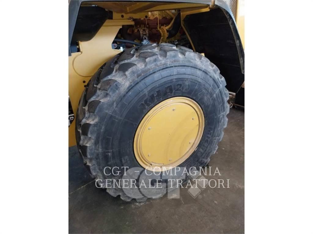 CAT 926M Gumikerekes homlokrakodók