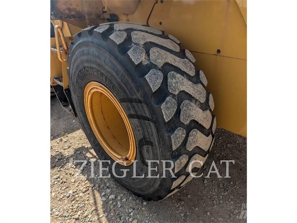 CAT 926M Gumikerekes homlokrakodók