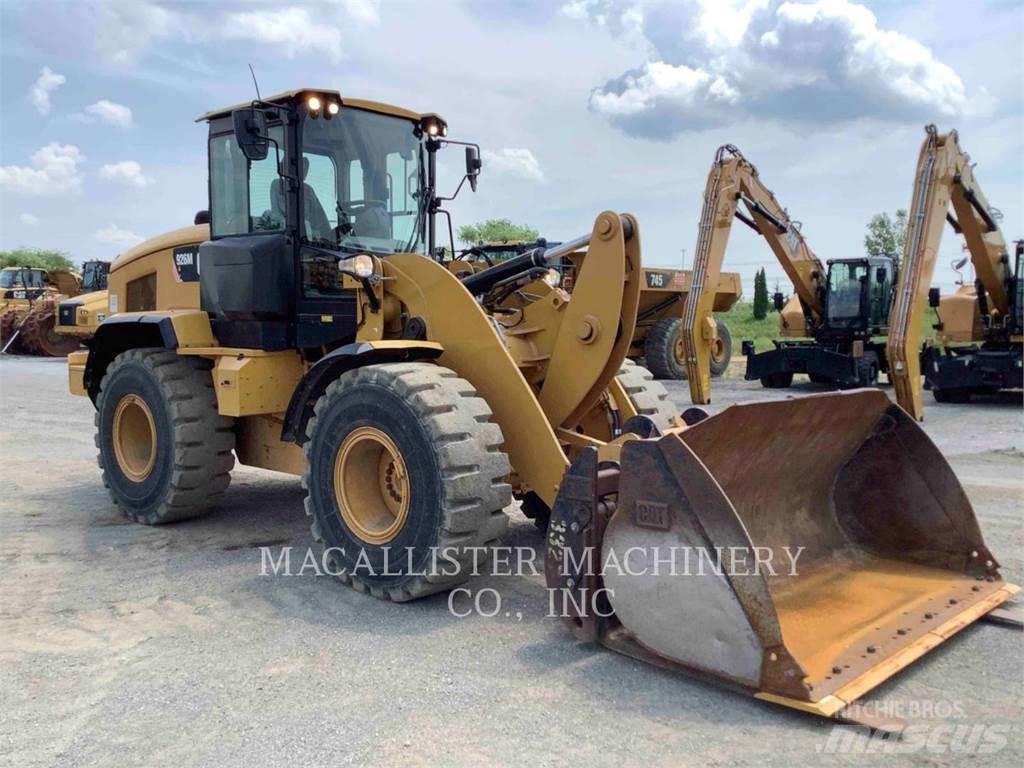 CAT 926M Gumikerekes homlokrakodók