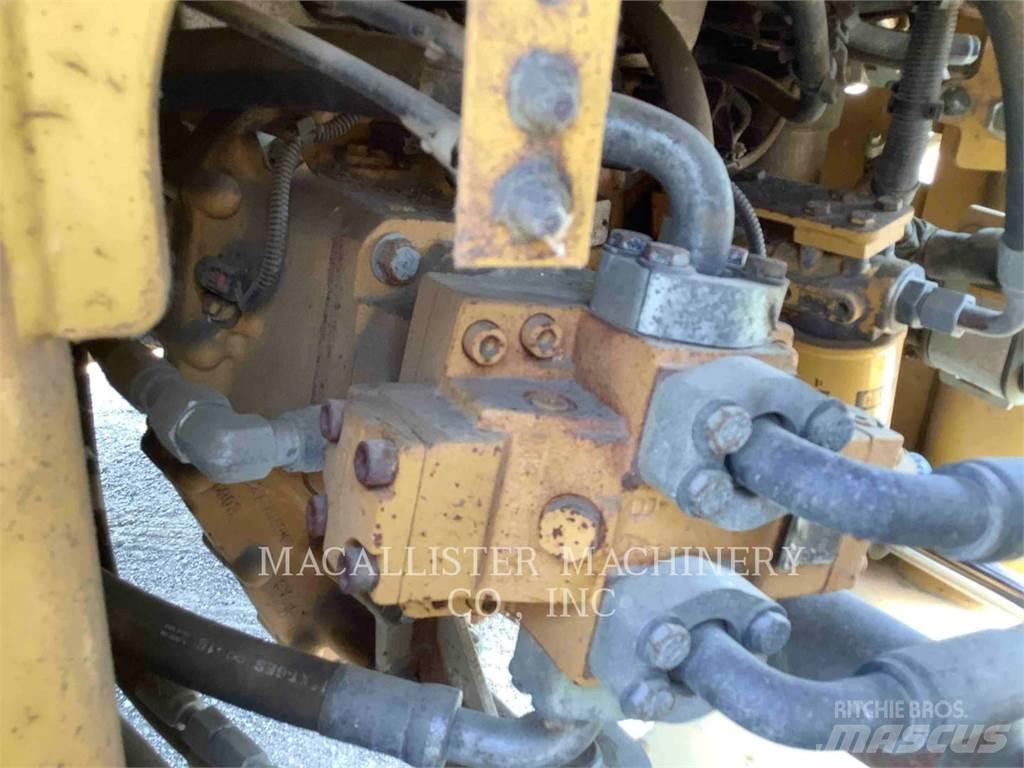 CAT 926M Gumikerekes homlokrakodók