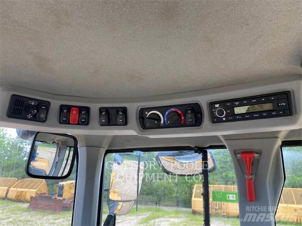 CAT 926M Gumikerekes homlokrakodók