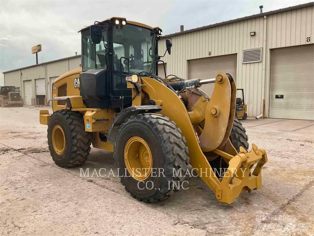 CAT 926M Gumikerekes homlokrakodók