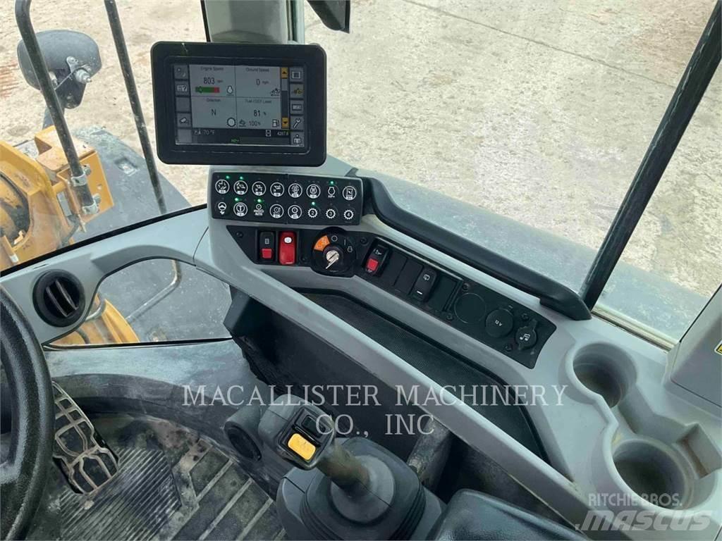 CAT 926M Gumikerekes homlokrakodók