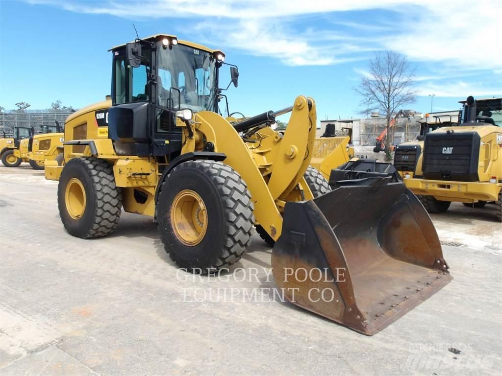 CAT 926M Gumikerekes homlokrakodók