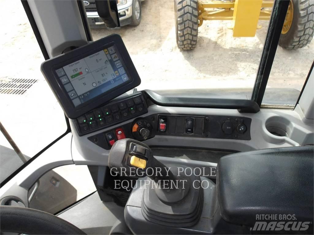 CAT 926M Gumikerekes homlokrakodók