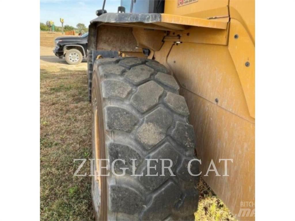 CAT 926M Gumikerekes homlokrakodók