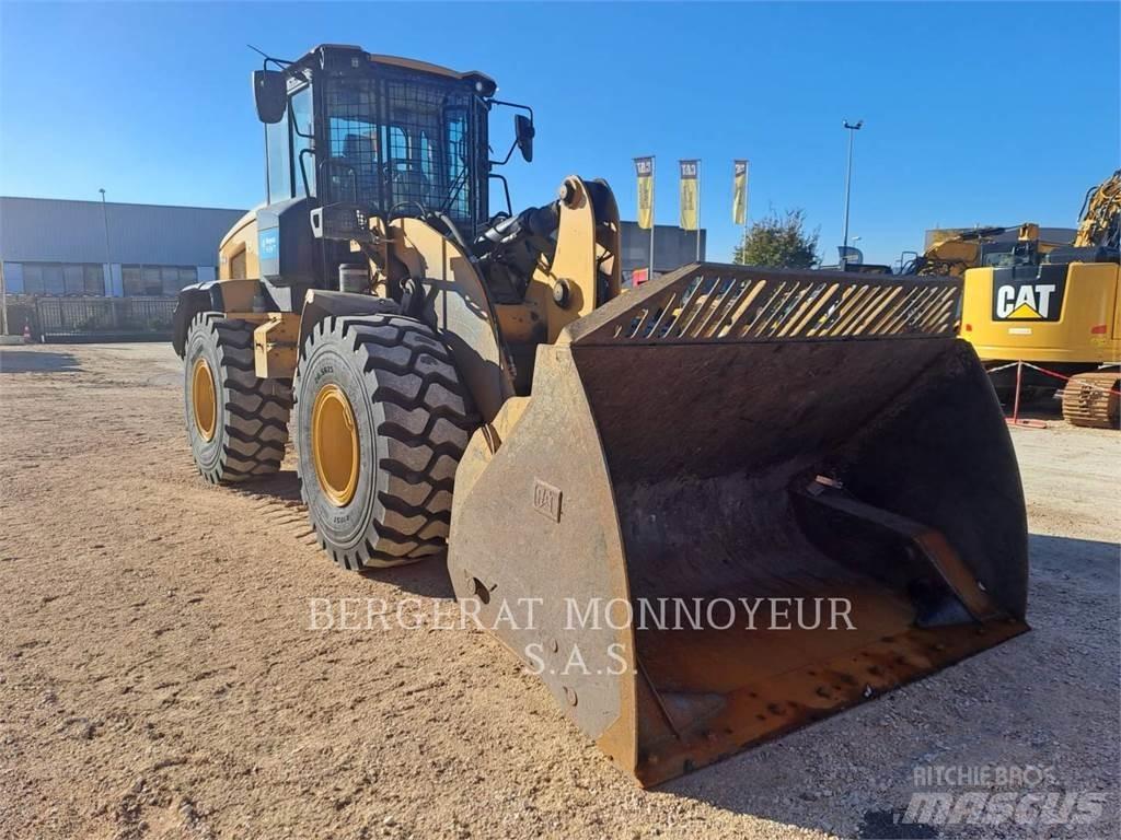 CAT 926M Gumikerekes homlokrakodók