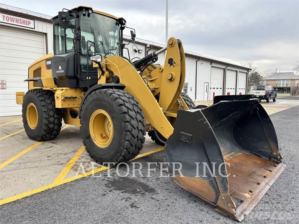 CAT 926M Gumikerekes homlokrakodók