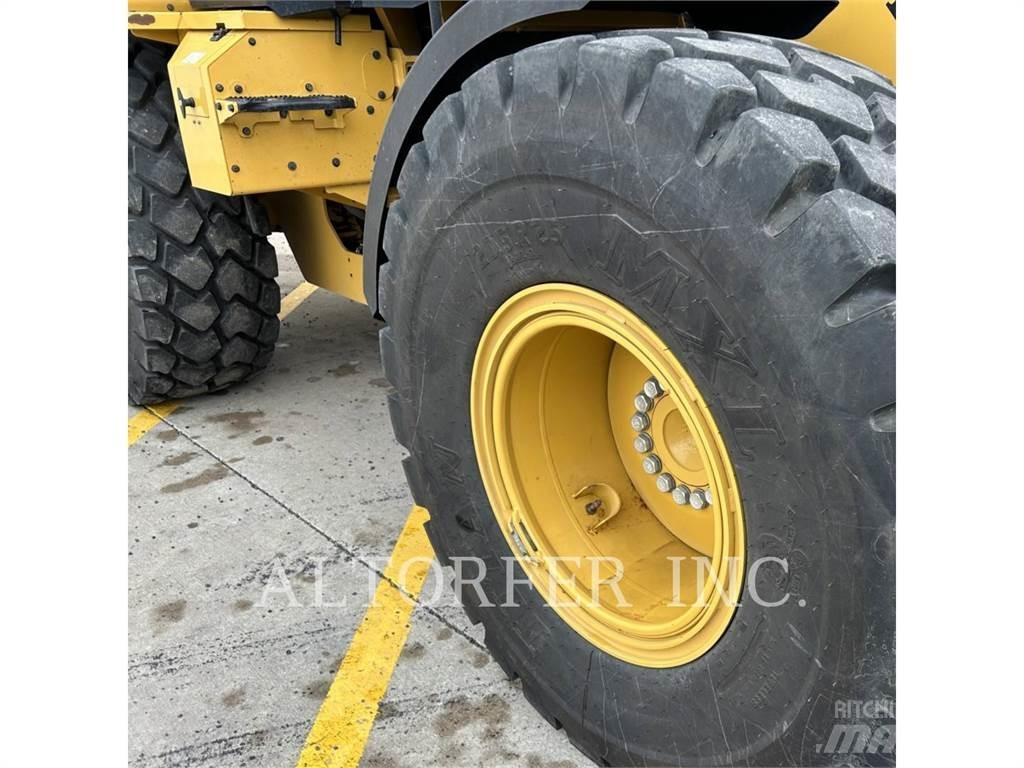 CAT 926M Gumikerekes homlokrakodók