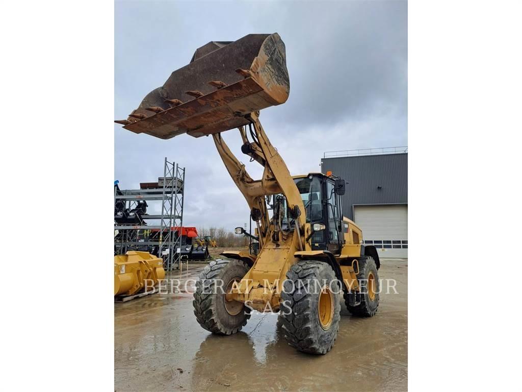 CAT 926M Gumikerekes homlokrakodók