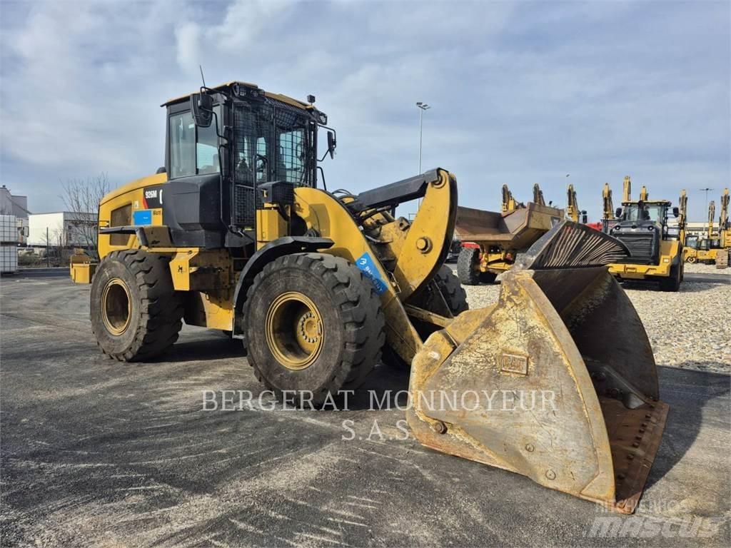 CAT 926M Gumikerekes homlokrakodók