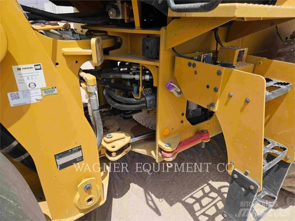CAT 926M Gumikerekes homlokrakodók