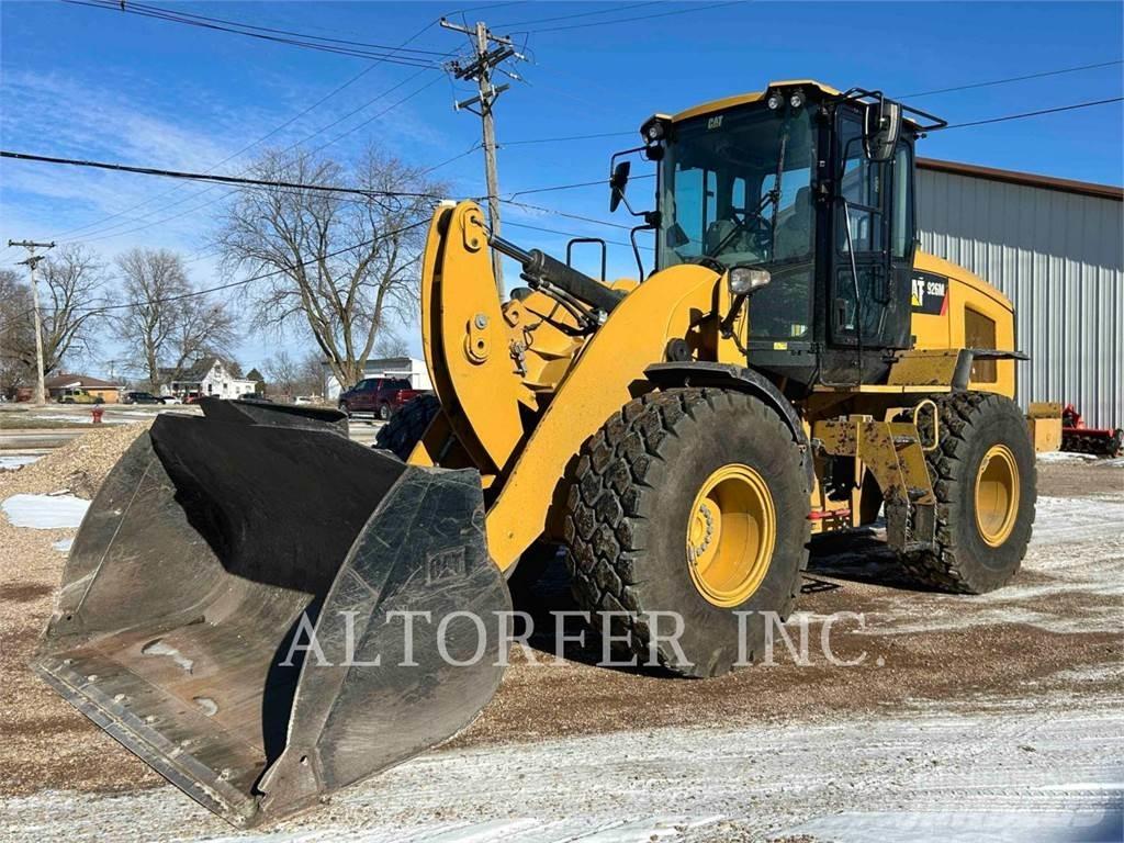 CAT 926M Gumikerekes homlokrakodók
