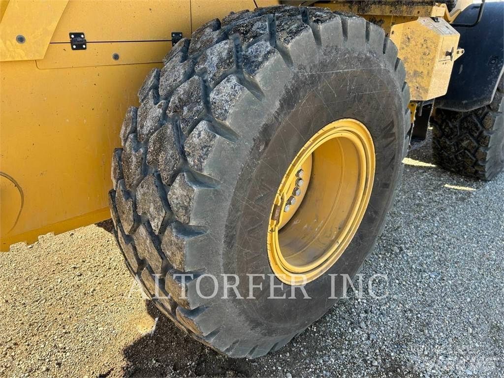 CAT 926M Gumikerekes homlokrakodók