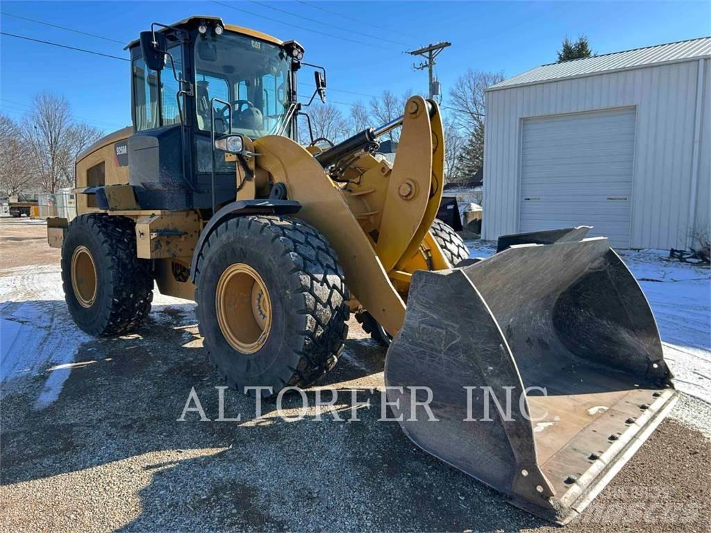 CAT 926M Gumikerekes homlokrakodók