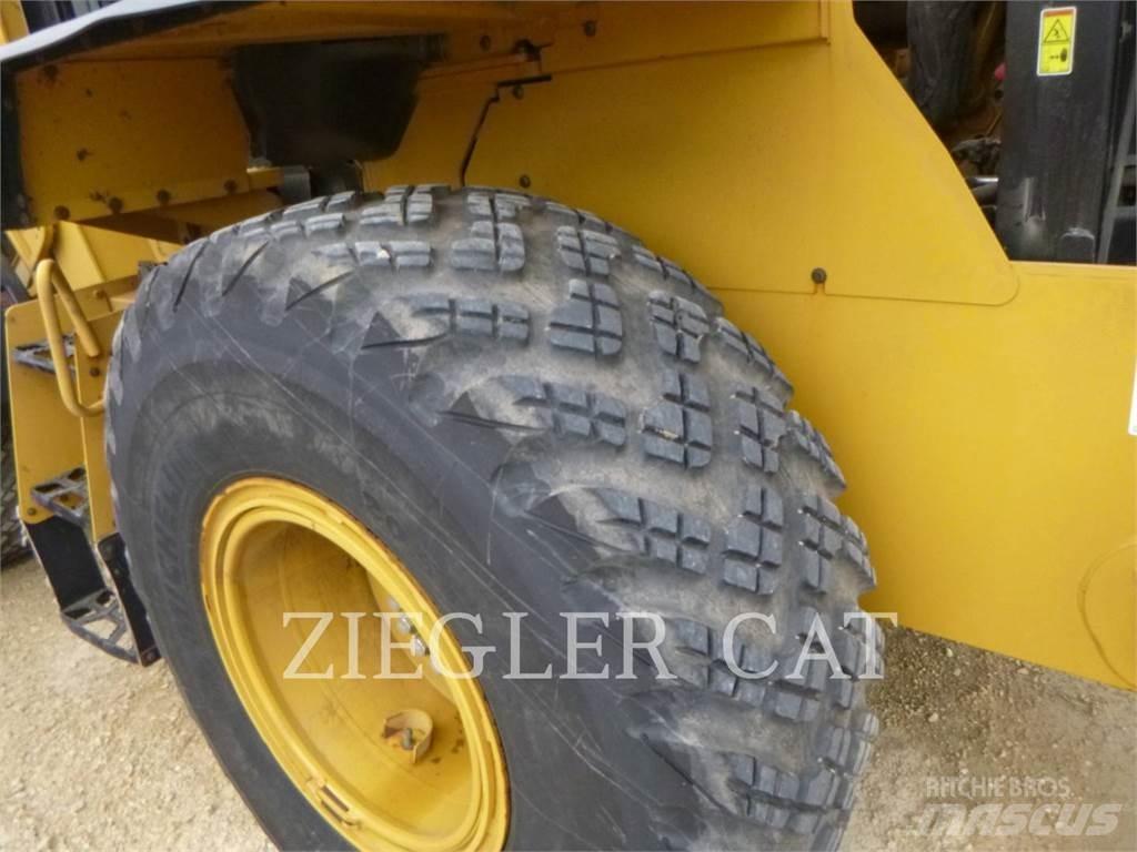 CAT 926M Gumikerekes homlokrakodók