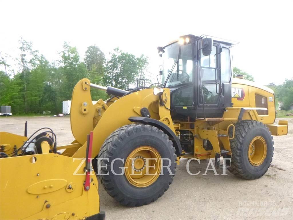 CAT 926M Gumikerekes homlokrakodók