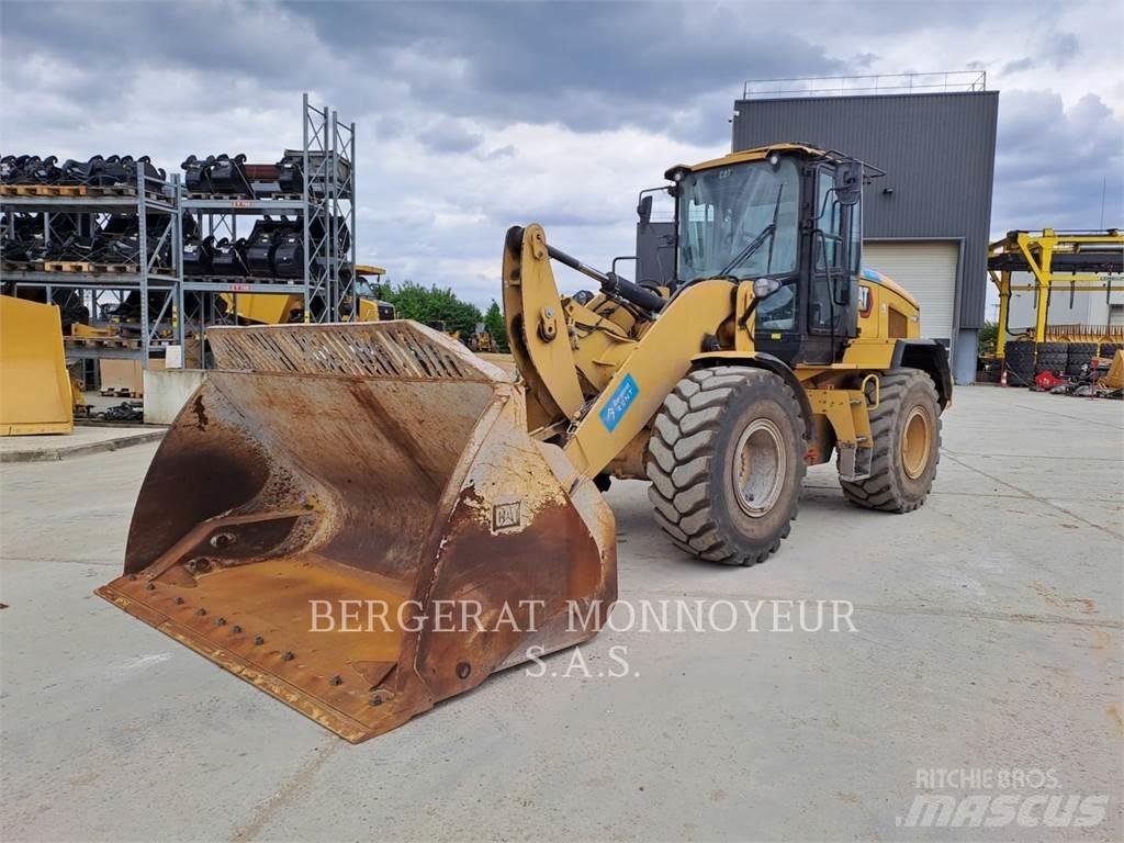 CAT 926M Gumikerekes homlokrakodók