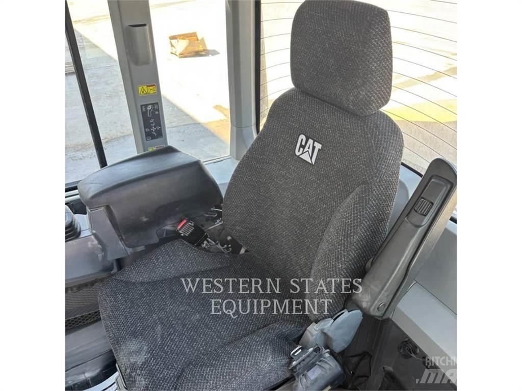 CAT 926M Gumikerekes homlokrakodók
