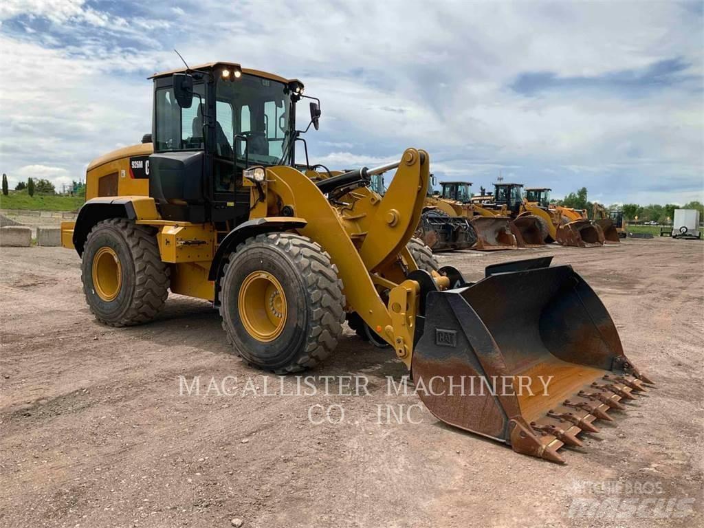 CAT 926M Gumikerekes homlokrakodók