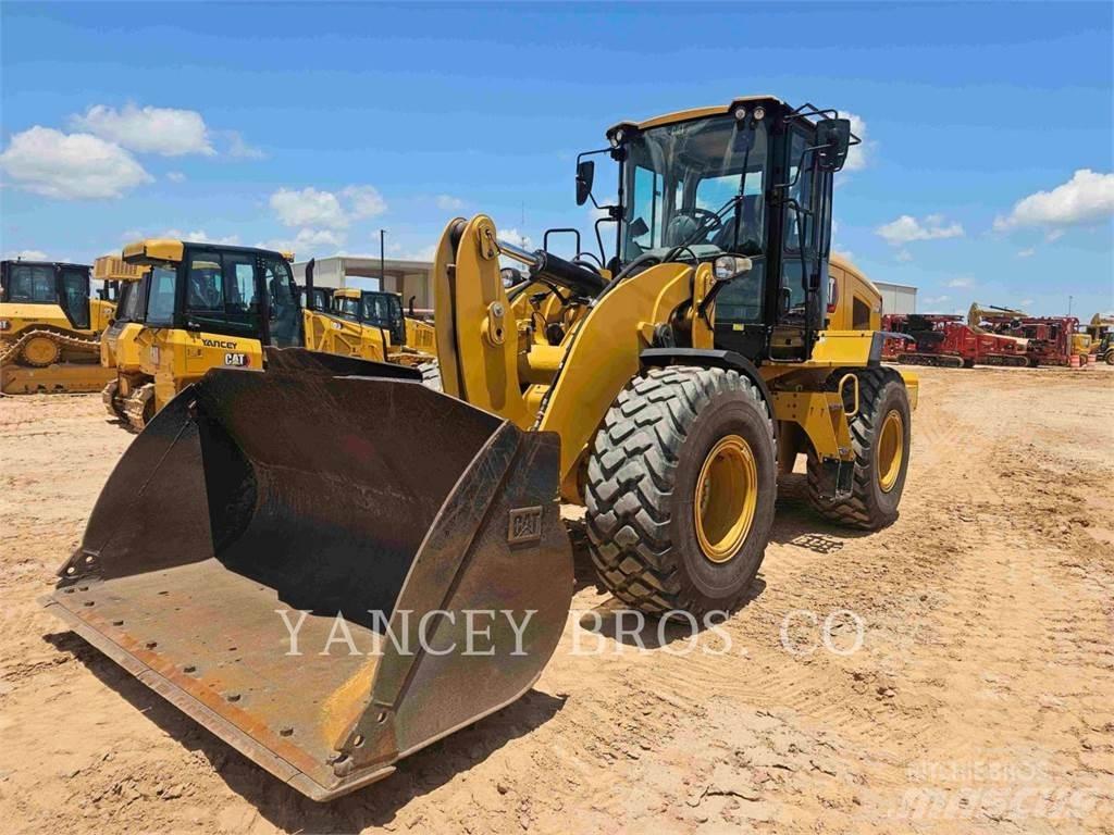 CAT 926M Gumikerekes homlokrakodók