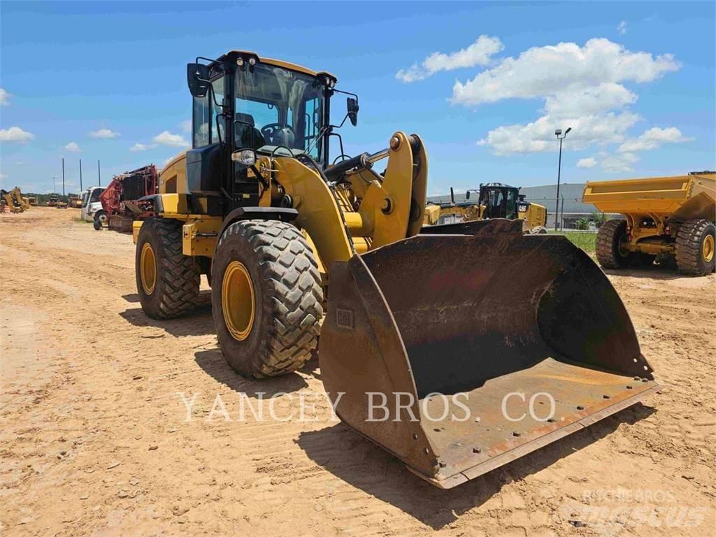 CAT 926M Gumikerekes homlokrakodók