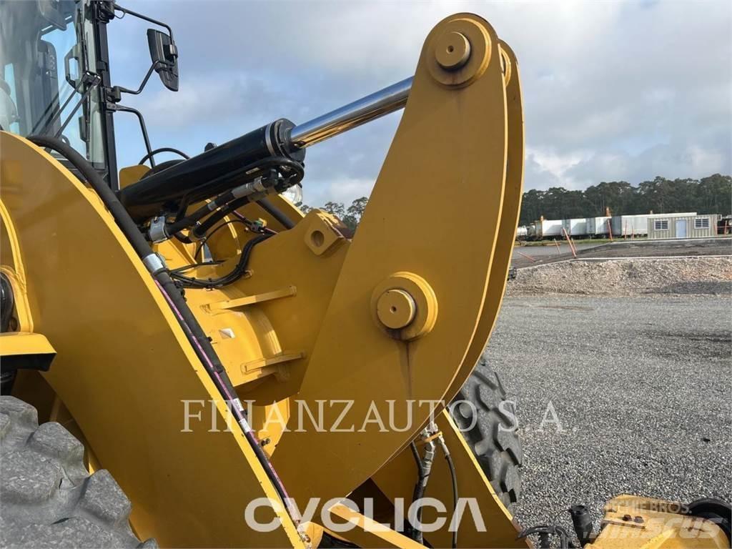 CAT 926M Gumikerekes homlokrakodók