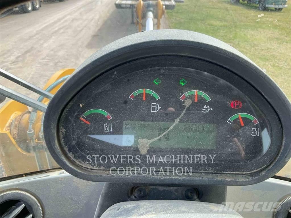 CAT 926M Gumikerekes homlokrakodók
